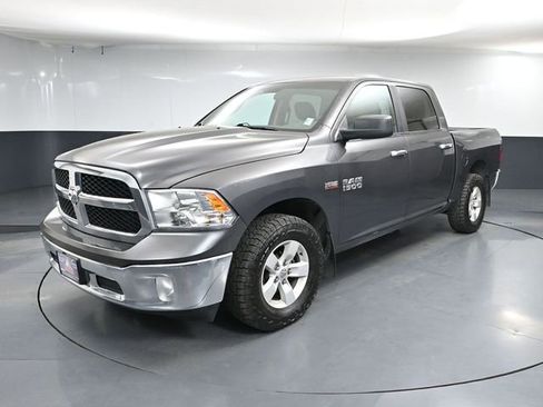 Used 2017 RAM 1500 Classic SLT AWD/4WD image 9