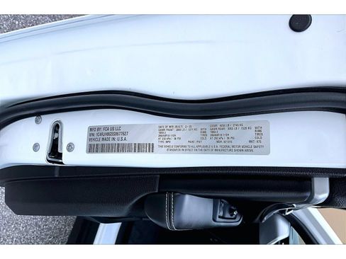 Certified 2025 Jeep Grand Cherokee Limited AWD/4WD image 30