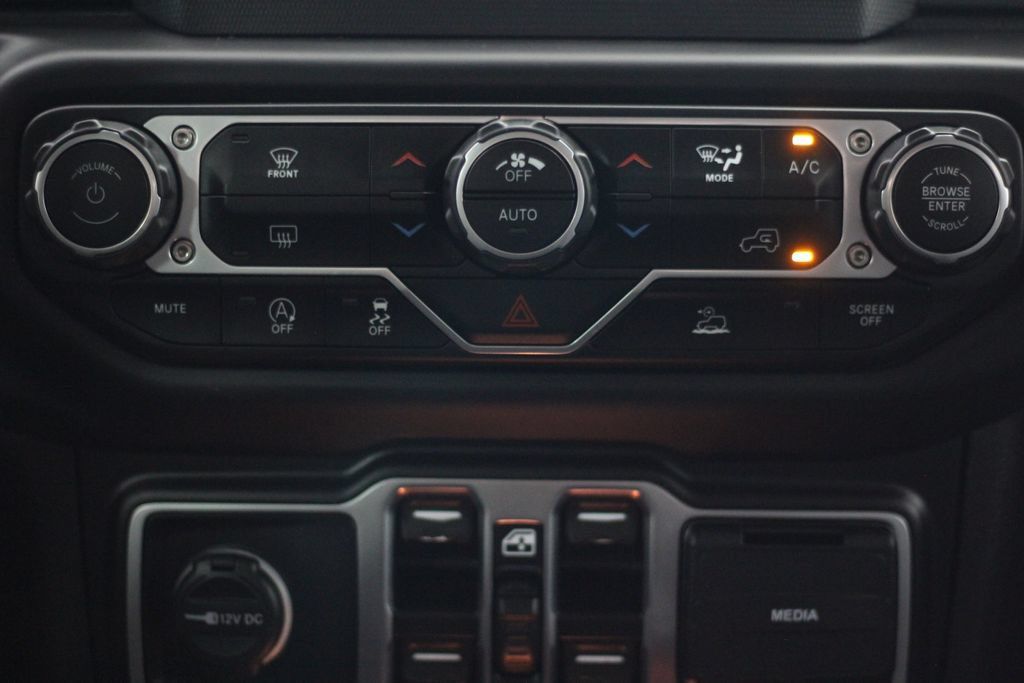 Used 2021 Jeep Gladiator Mojave w/ LED Lighting Group AWD/4WD image 22