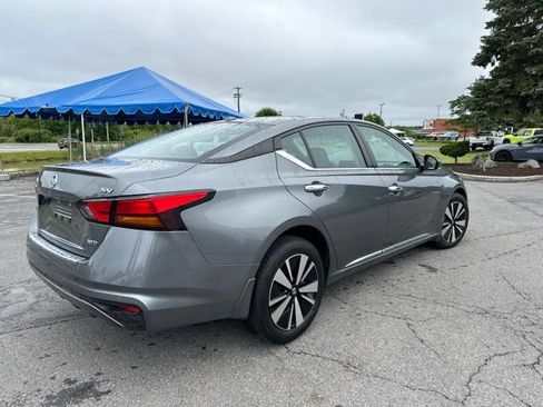 Used 2022 Nissan Altima 2.5 SV AWD/4WD image 5