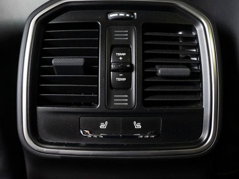 Used 2025 Porsche Macan image 37