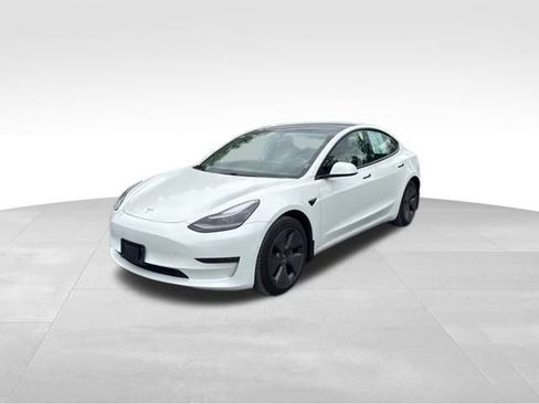 Used 2021 Tesla Model 3 Standard Range Plus image 3