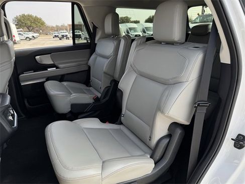 Used 2025 Ford Expedition Active image 30