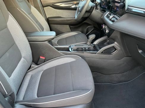 Used 2024 Chevrolet TrailBlazer LT FWD image 25