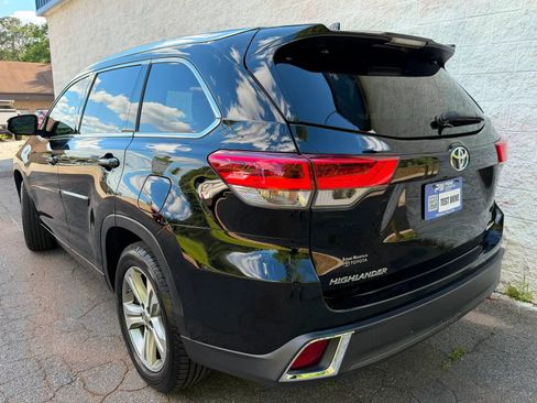 Used 2018 Toyota Highlander Limited FWD image 3
