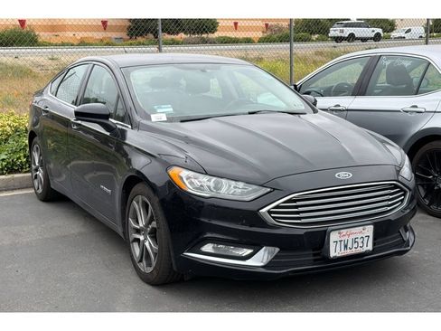 Used 2017 Ford Fusion SE w/ Equipment Group 601A FWD image 1