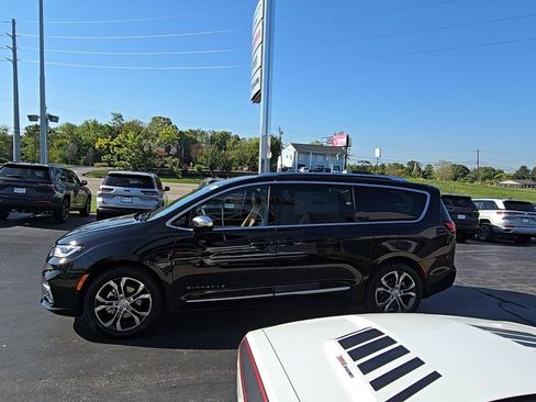 New 2026 Chrysler Pacifica Pinnacle w/ Trailer Tow Group image 5