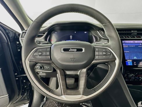 Used 2023 Jeep Grand Cherokee L Limited RWD image 11