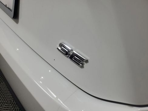 Used 2025 Toyota Camry SE w/ Multimedia Upgrade Package image 7