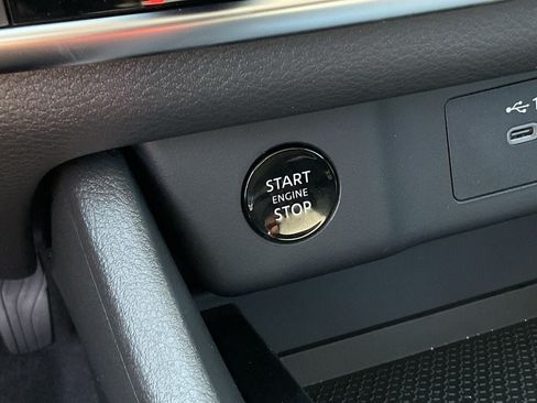 Used 2025 Nissan Rogue SV FWD image 25