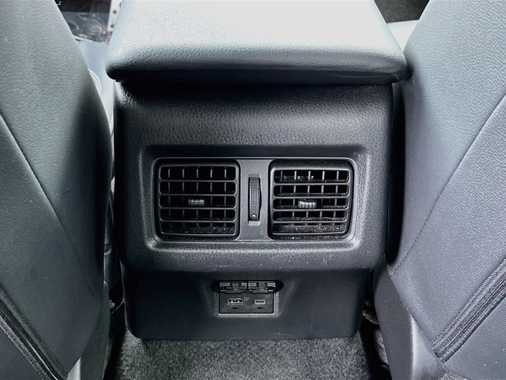 Used 2025 Toyota Camry SE FWD image 29