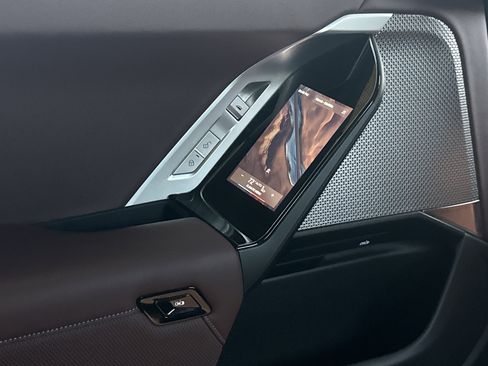 Used 2023 BMW 740i image 36