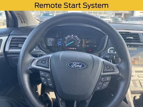 Used 2018 Ford Fusion SE w/ Fusion SE Technology Package image 12