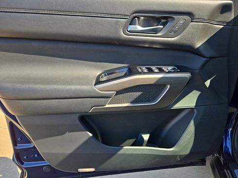 Used 2022 Nissan Pathfinder Platinum image 11