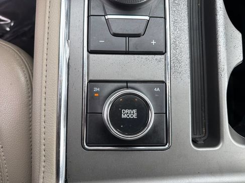 Used 2019 Ford Expedition XLT w/ Equipment Group 202A AWD/4WD image 30