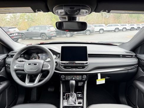 New 2026 Jeep Compass Latitude image 17