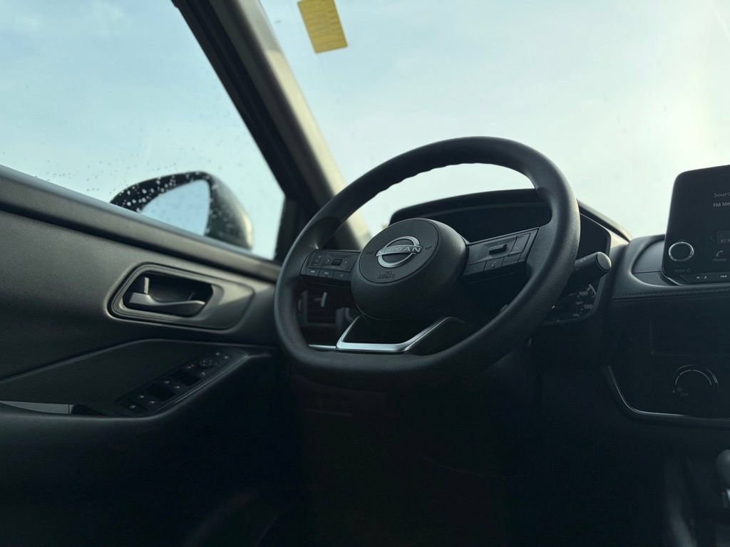Used 2024 Nissan Rogue S AWD/4WD image 34