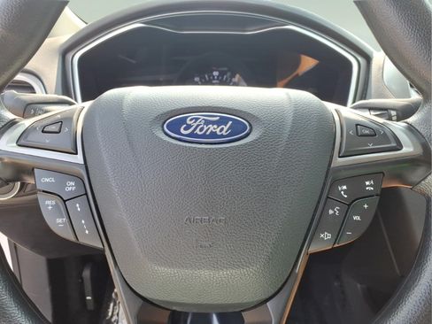 Used 2019 Ford Fusion SE FWD image 6