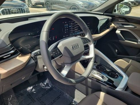 Certified 2025 Audi Q5 Premium Plus w/ Premium Plus AWD/4WD image 17