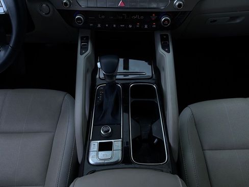 Used 2024 Kia Telluride EX w/ EX Captain's Chair Package FWD image 17