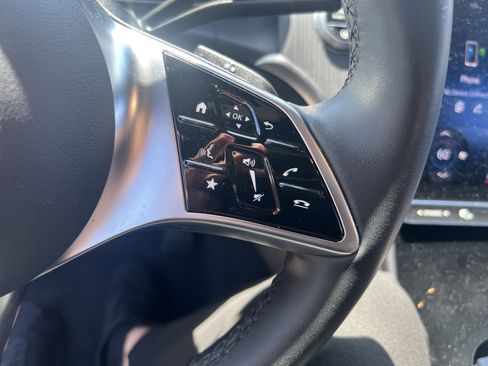 Used 2024 Mercedes-Benz GLC 300 4MATIC image 19