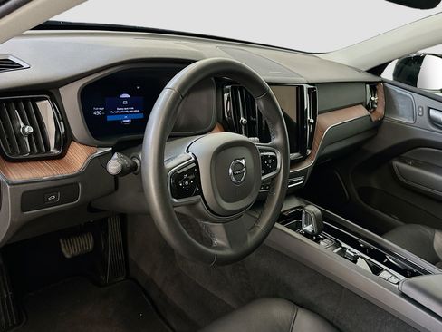 Used 2024 Volvo XC60 B5 Plus image 18