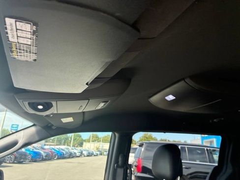 Used 2018 Dodge Grand Caravan SXT w/ Driver Convenience Group FWD image 16