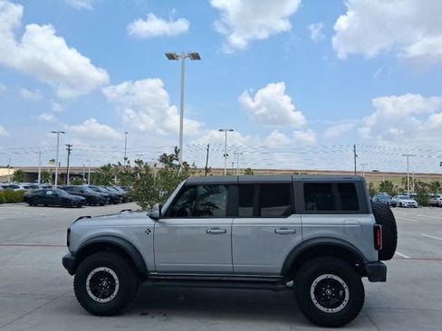 Used 2024 Ford Bronco Outer Banks w/ Sasquatch Package AWD/4WD image 3
