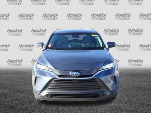 Used 2022 Toyota Venza LE image 3