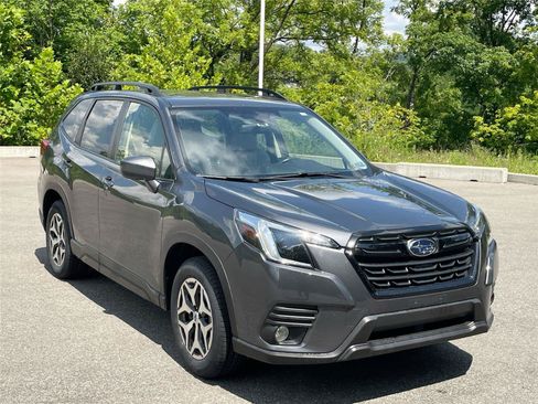 Used 2023 Subaru Forester Premium AWD/4WD image 4