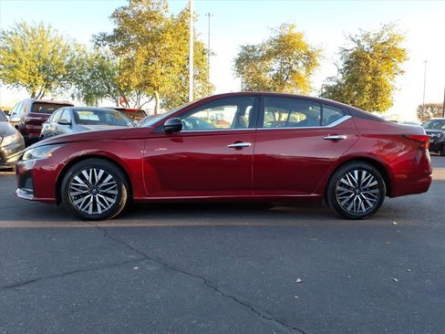 Used 2024 Nissan Altima 2.5 SV image 2