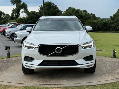Used 2021 Volvo XC60 T5 Momentum FWD image 2