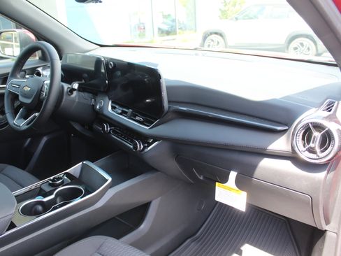 New 2026 Chevrolet Equinox LT w/ Safety and Technology Package AWD/4WD image 14