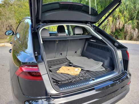 Used 2025 Audi Q8 Premium w/ Black Optic Package image 11