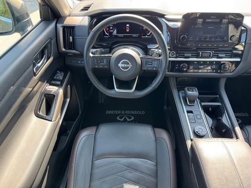Used 2024 Nissan Pathfinder Platinum AWD/4WD image 18