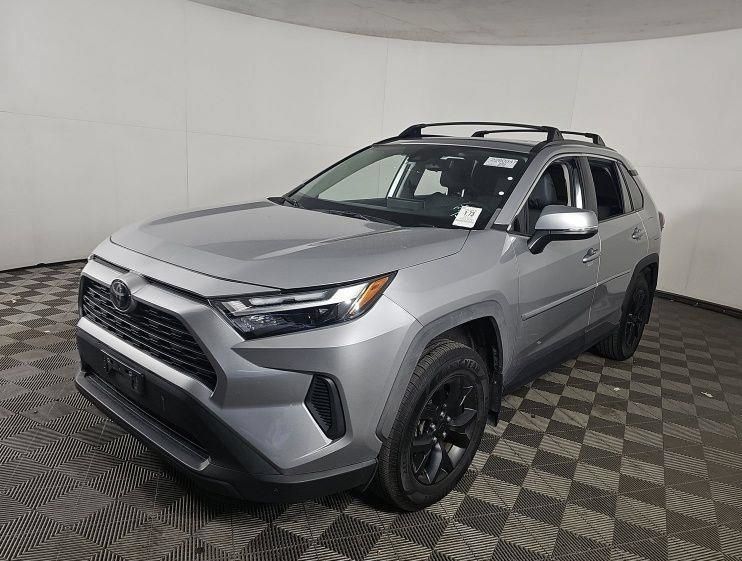 Used 2023 Toyota RAV4 XLE w/ Convenience Package FWD image 1