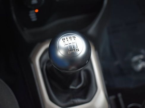 Used 2016 Jeep Renegade 75th Anniversary image 29