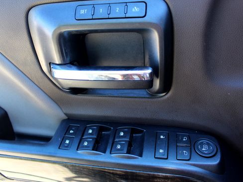 Used 2015 GMC Sierra 2500 Denali w/ Duramax Plus Package image 24