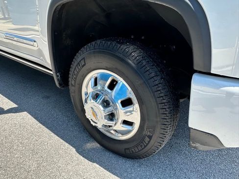 Used 2025 Chevrolet Silverado 3500 High Country w/ High Country Premium Package AWD/4WD image 15
