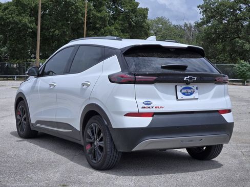 Used 2023 Chevrolet Bolt EUV Premier w/ Sun & Sound Package FWD image 5