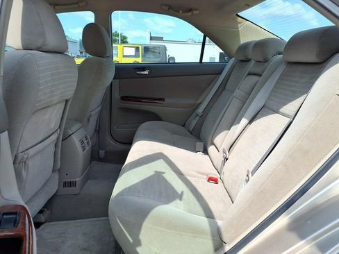 Used 2005 Toyota Camry LE FWD image 8