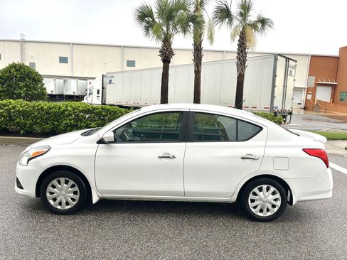 Used 2016 Nissan Versa SV FWD image 5