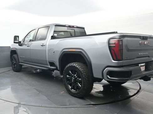 Used 2024 GMC Sierra 2500 AT4 w/ AT4 Premium Plus Package AWD/4WD image 3