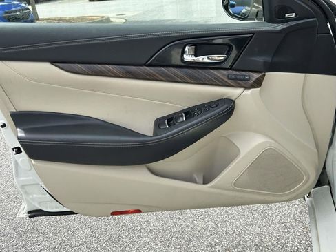 Used 2017 Nissan Maxima Platinum FWD image 7