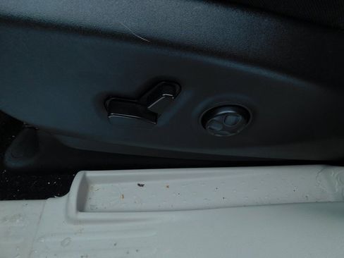 Used 2024 Chrysler Pacifica Limited image 28