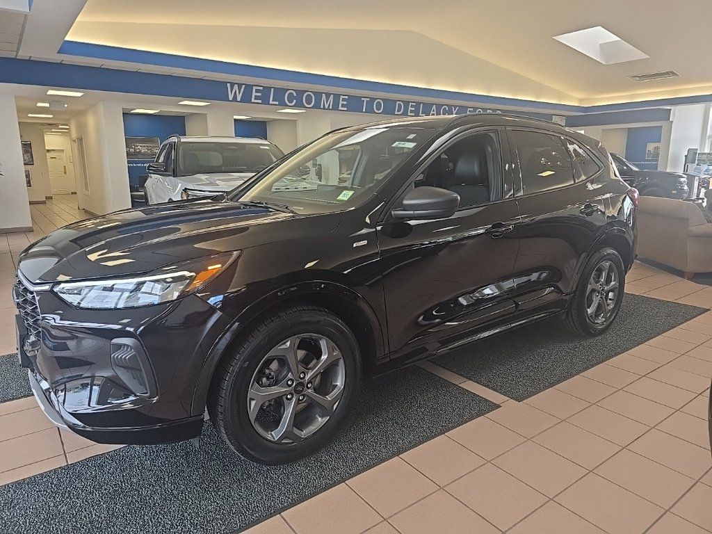 Used 2023 Ford Escape ST-Line w/ Tech Pack #1 AWD/4WD image 1
