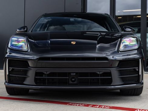 Certified 2025 Porsche Panamera image 8