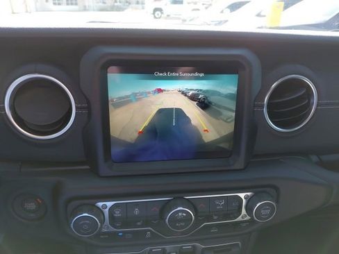 Used 2023 Jeep Wrangler Unlimited Sahara w/ Cold Weather Group image 17