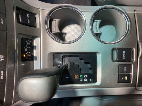Used 2013 Toyota Highlander SE image 17