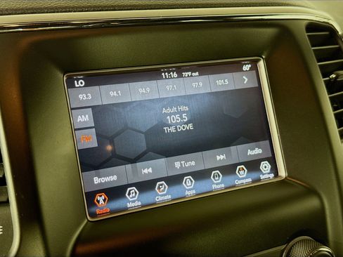 Used 2018 Jeep Grand Cherokee Laredo image 17